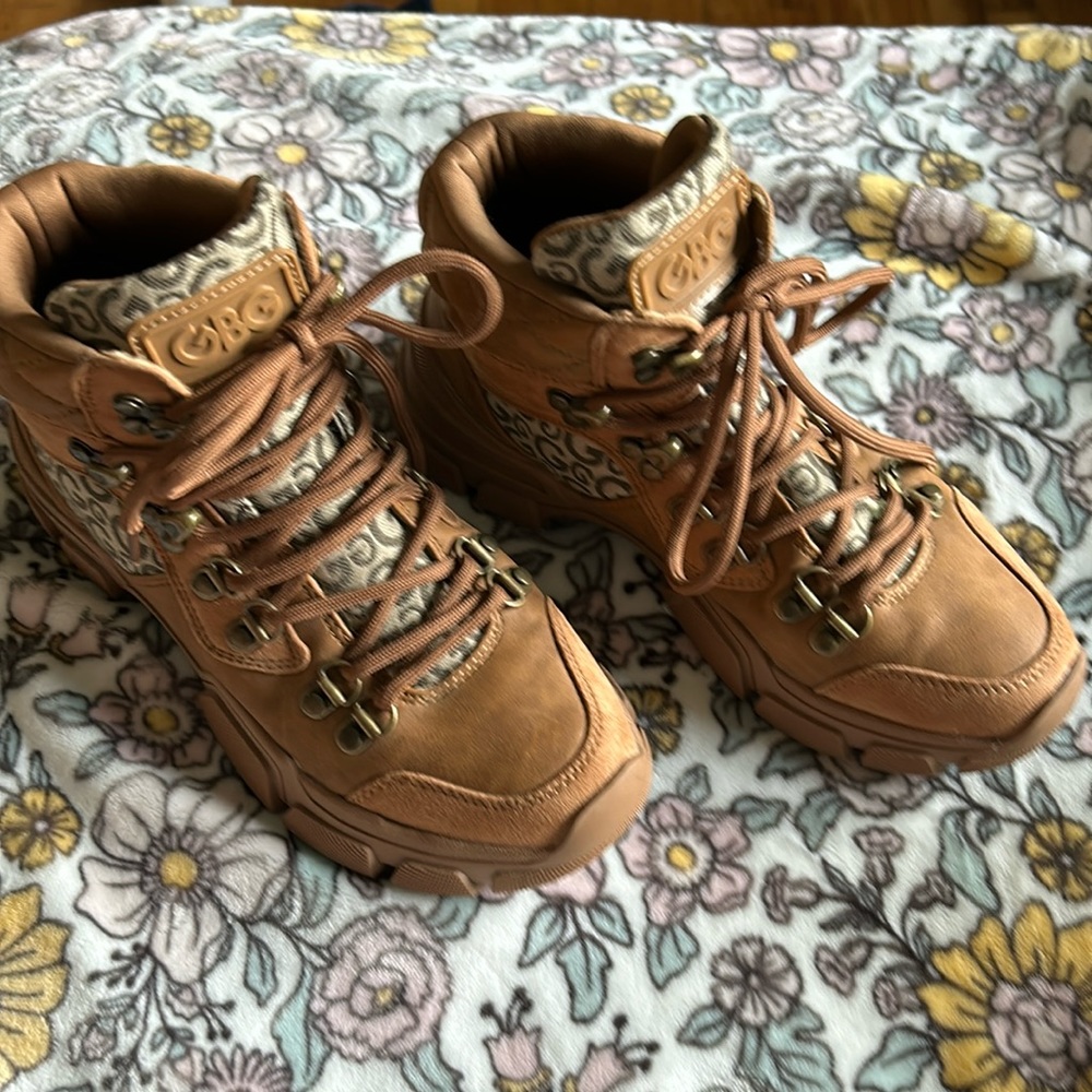 Guess Hiking 🥾 Boots